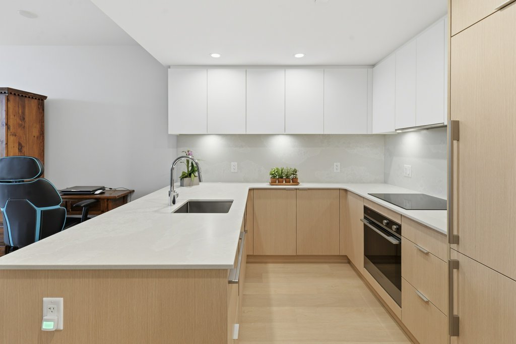 Condo thumbnail 6
