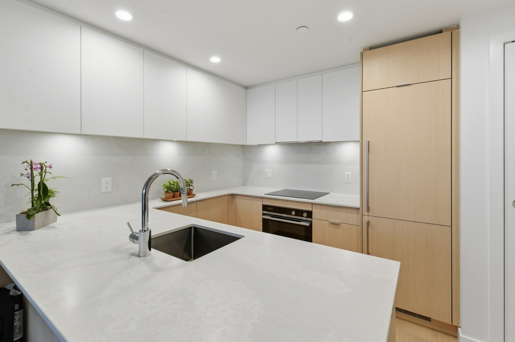 Condo thumbnail 5