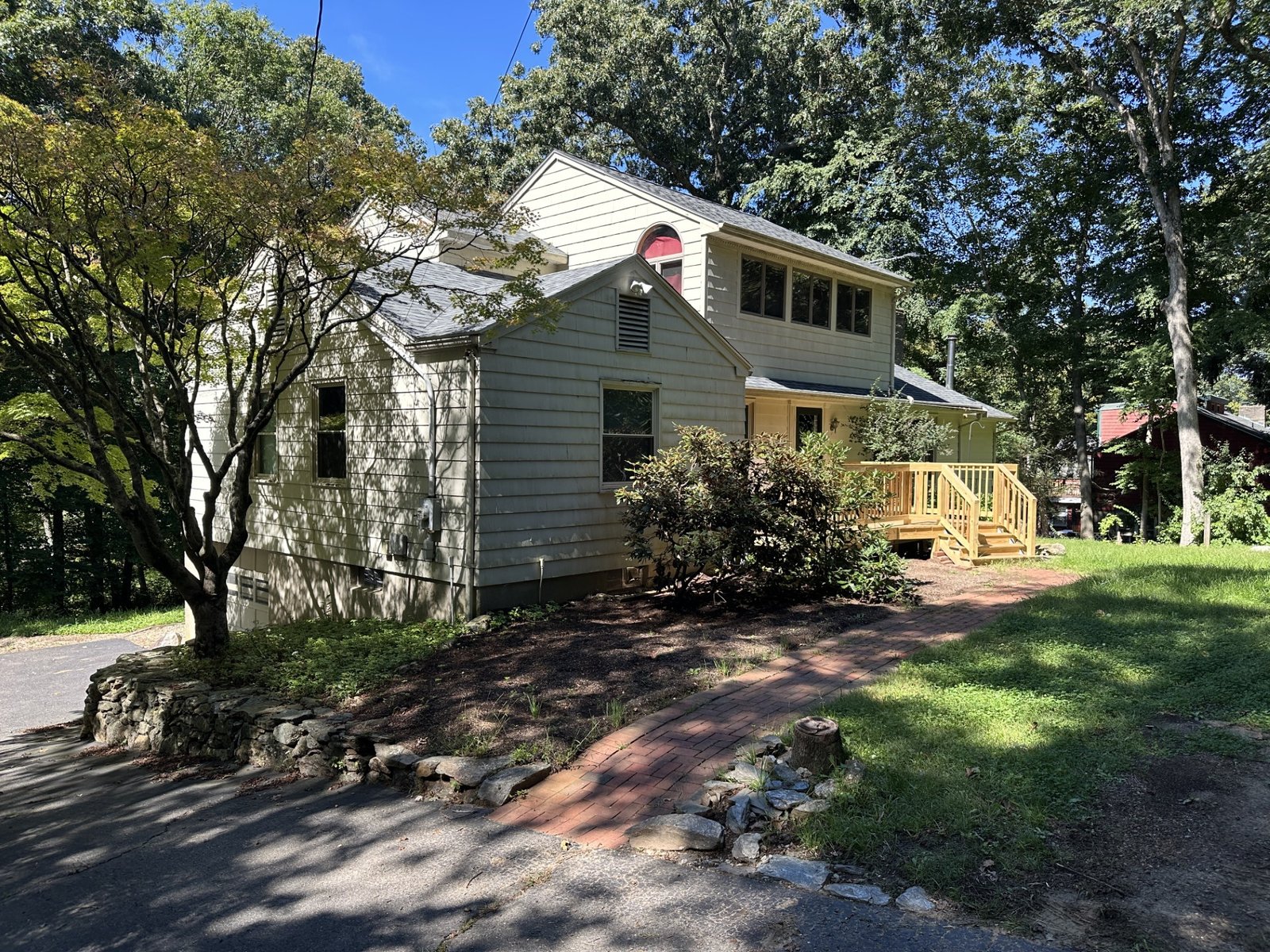4 Bedroom Colonial thumbnail 2