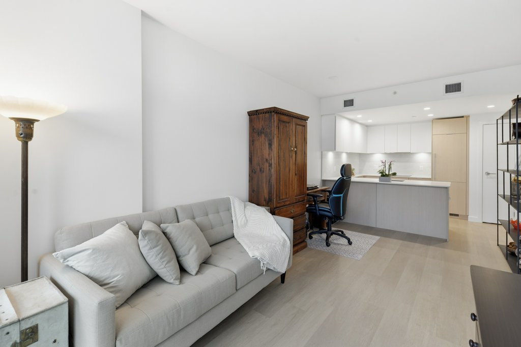 Condo thumbnail 2
