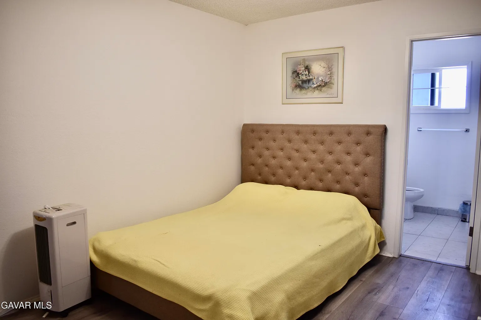 Charming 3BR 2BA Home in Desirable Location thumbnail 4