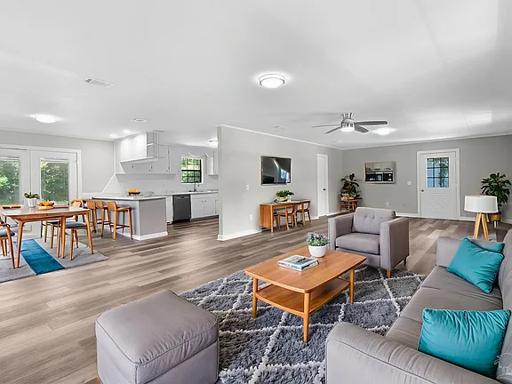 Charming 3BR 2BA Country-Style Home Near Bayou Grande thumbnail 4