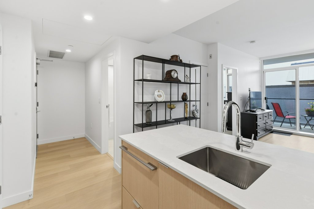 Condo thumbnail 8
